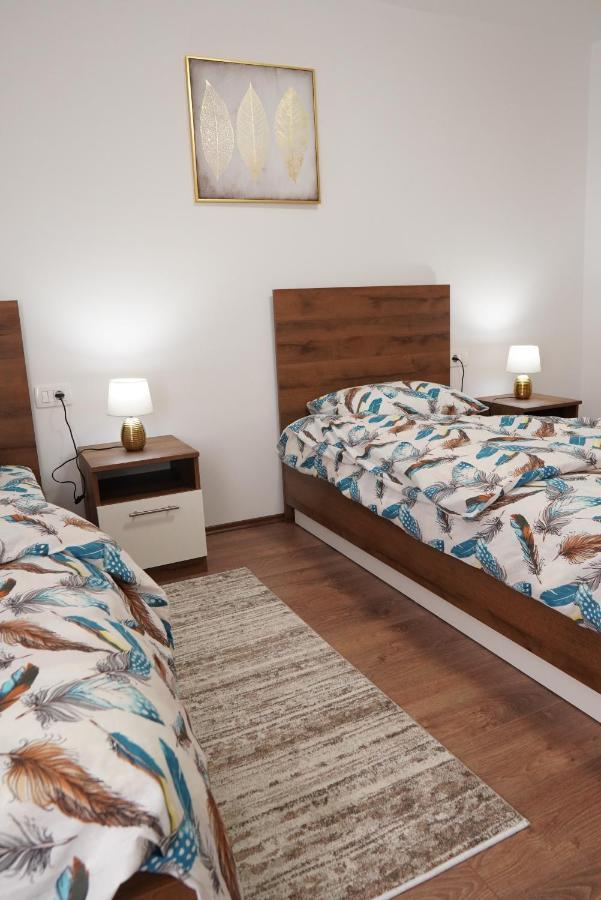 Apartments Manitovac M Nikšić Екстериор снимка