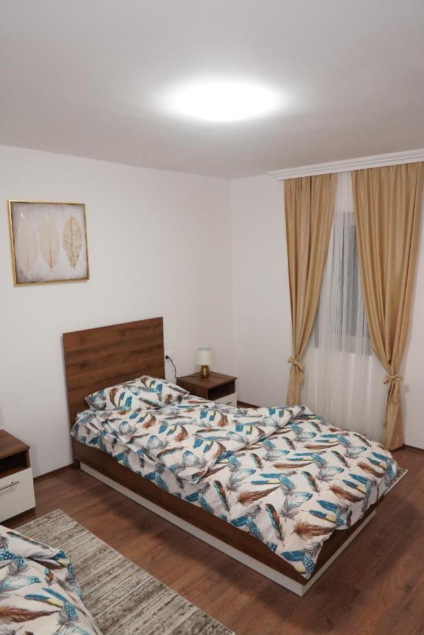 Apartments Manitovac M Nikšić Екстериор снимка