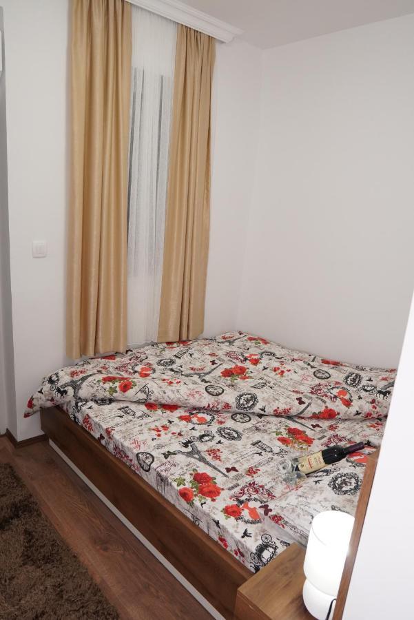 Apartments Manitovac M Nikšić Екстериор снимка