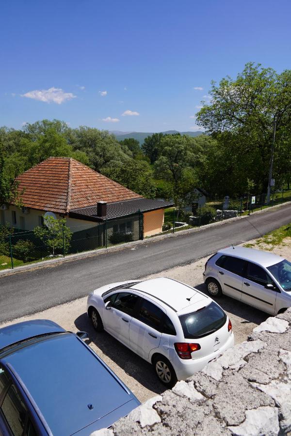 Apartments Manitovac M Nikšić Екстериор снимка